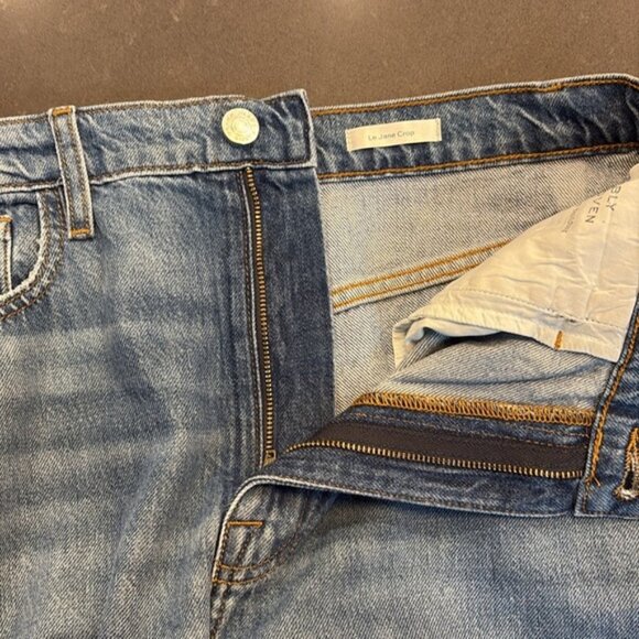 FRAME Le Jane Crop Jean in color Mariner Clean - Picture 9 of 9